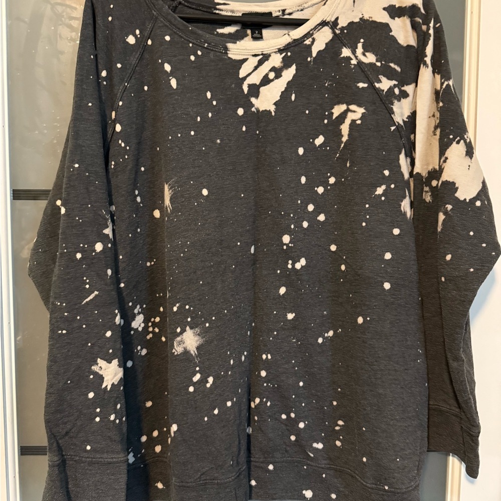 Black and White Patterned Sweatshirt